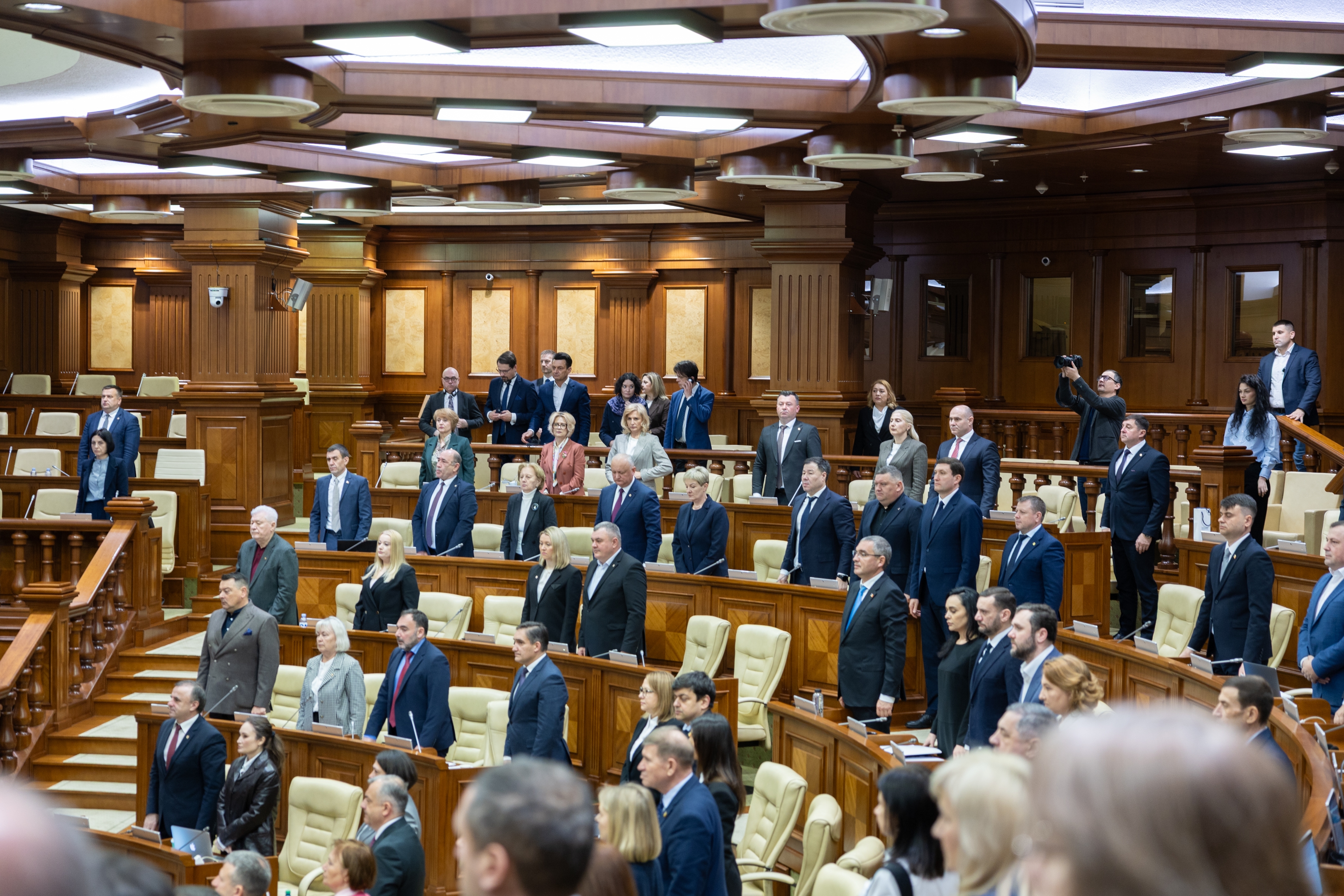 Moment of silence in Parliament in memory of Mircea Lucescu