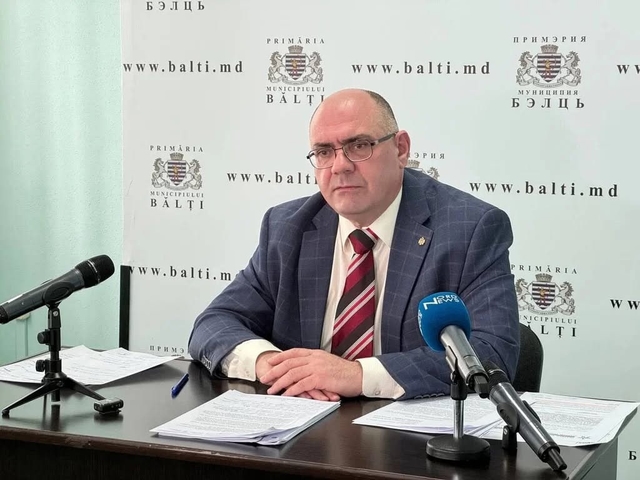 Primarul municipiului Bălți, Alexandr Petkov, îi cheamă pe consilierii municipali la muncă și convoacă o ședință extraordinară pentru 8 septembrie: „Orașul are nevoie de buget”