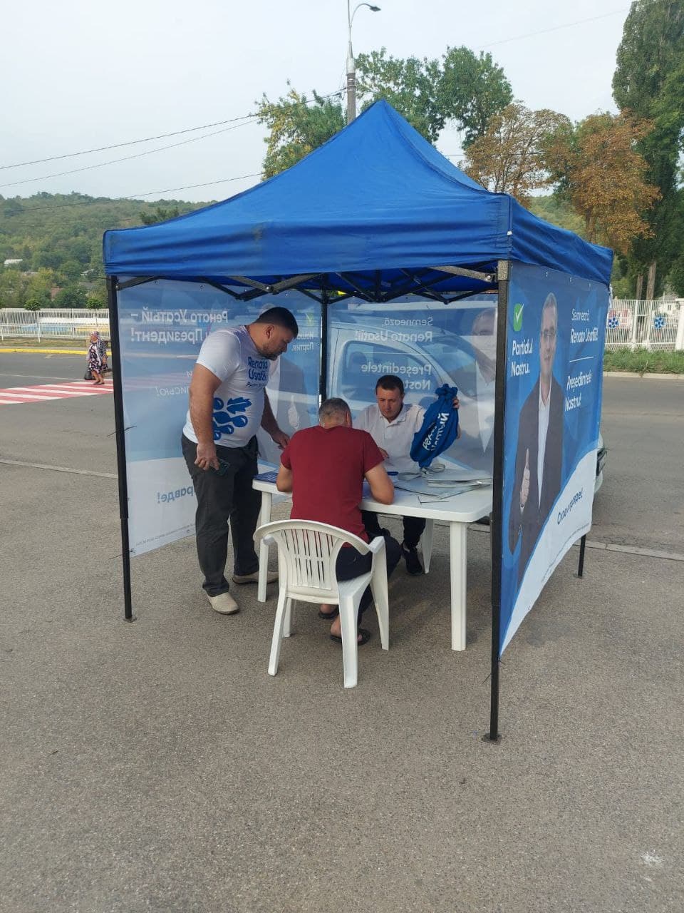 Oamenii din întreaga țară semnează activ pentru susținerea candidaturii lui Renato Usatîi la funcția de președinte al Republicii Moldova (1)