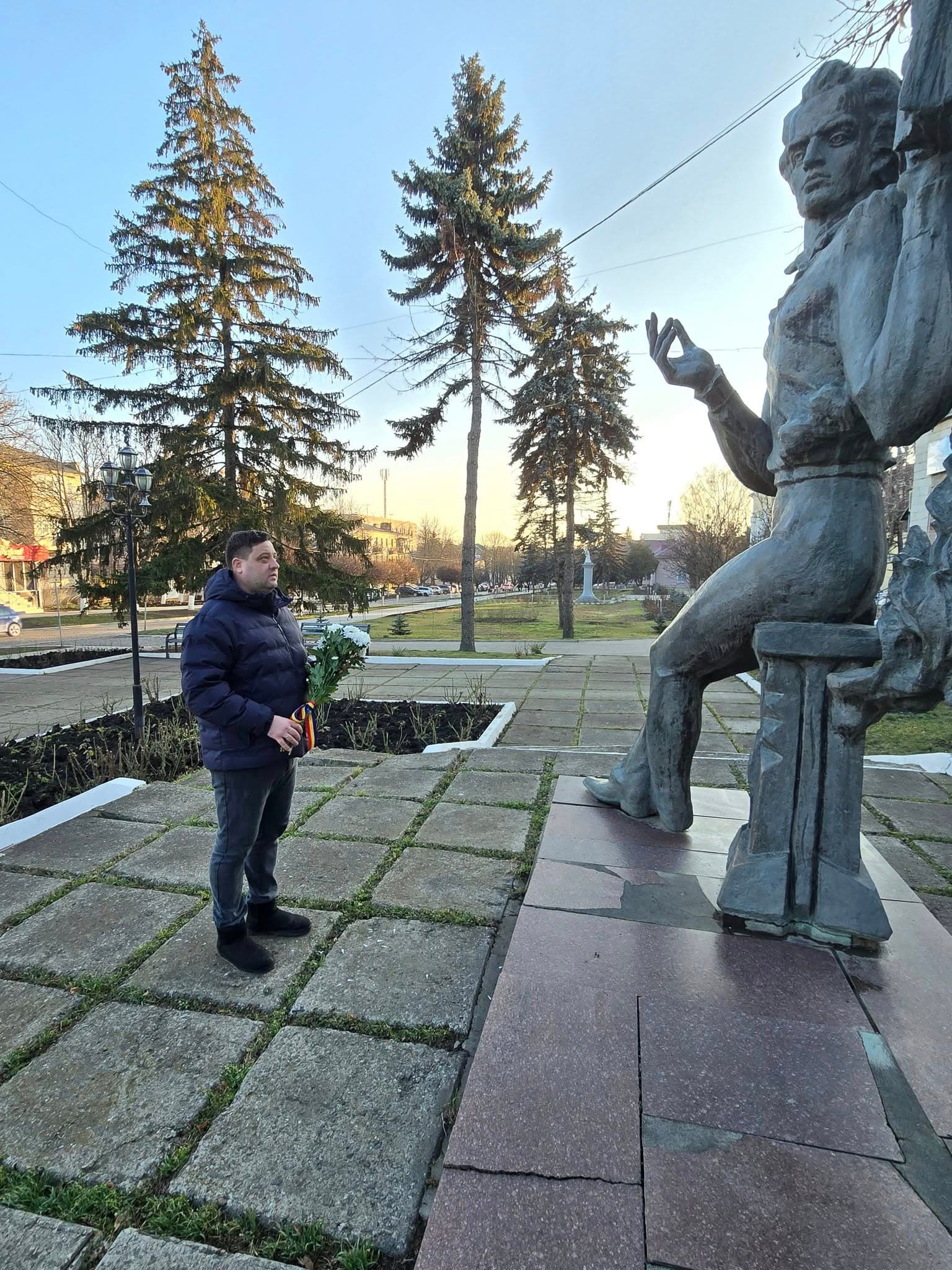 (FOTO) Primarii Partidului Nostru, mesaje de recunoștință și omagiu pentru oamenii de cultură cu ocazia Zilei Naționale a Culturii și aniversării lui Mihai Eminescu (9)