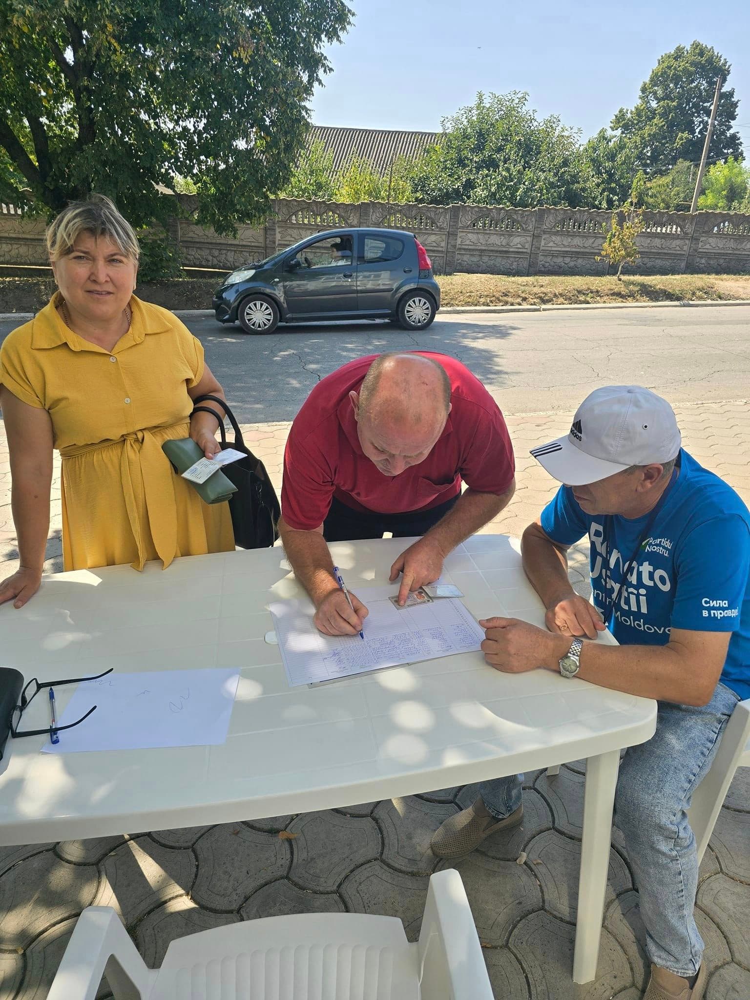 Mobilizare în capitală și în centrele raionale pentru Renato Usatîi: Colectarea semnăturilor continuă (4)