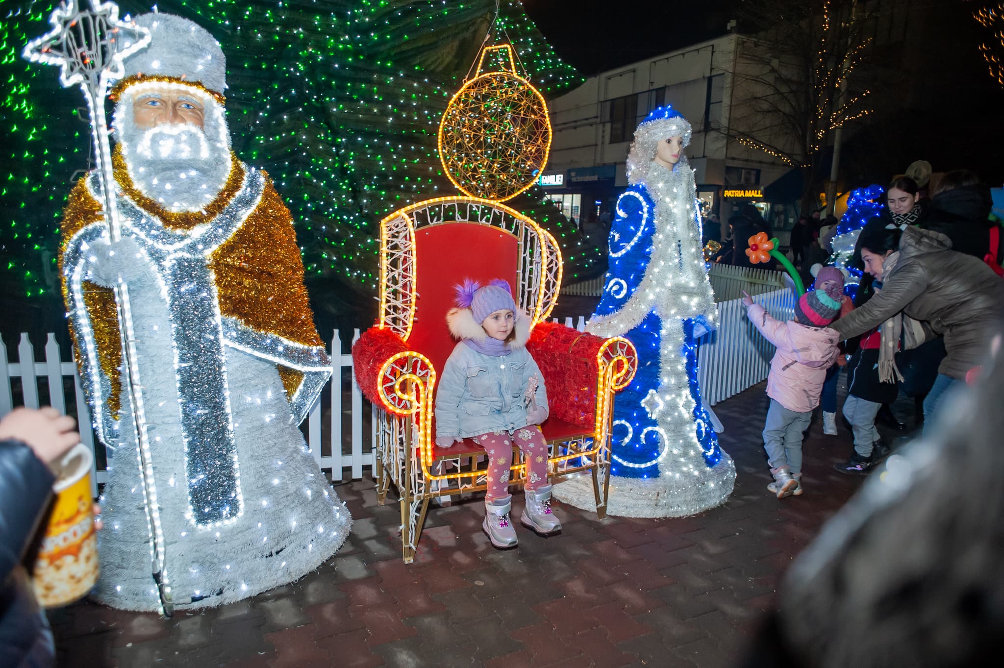 Renato Usatîi a făcut un nou cadou municipiului Bălți – Pomul de Crăciun, iluminatul festiv și decorațiuni (12)