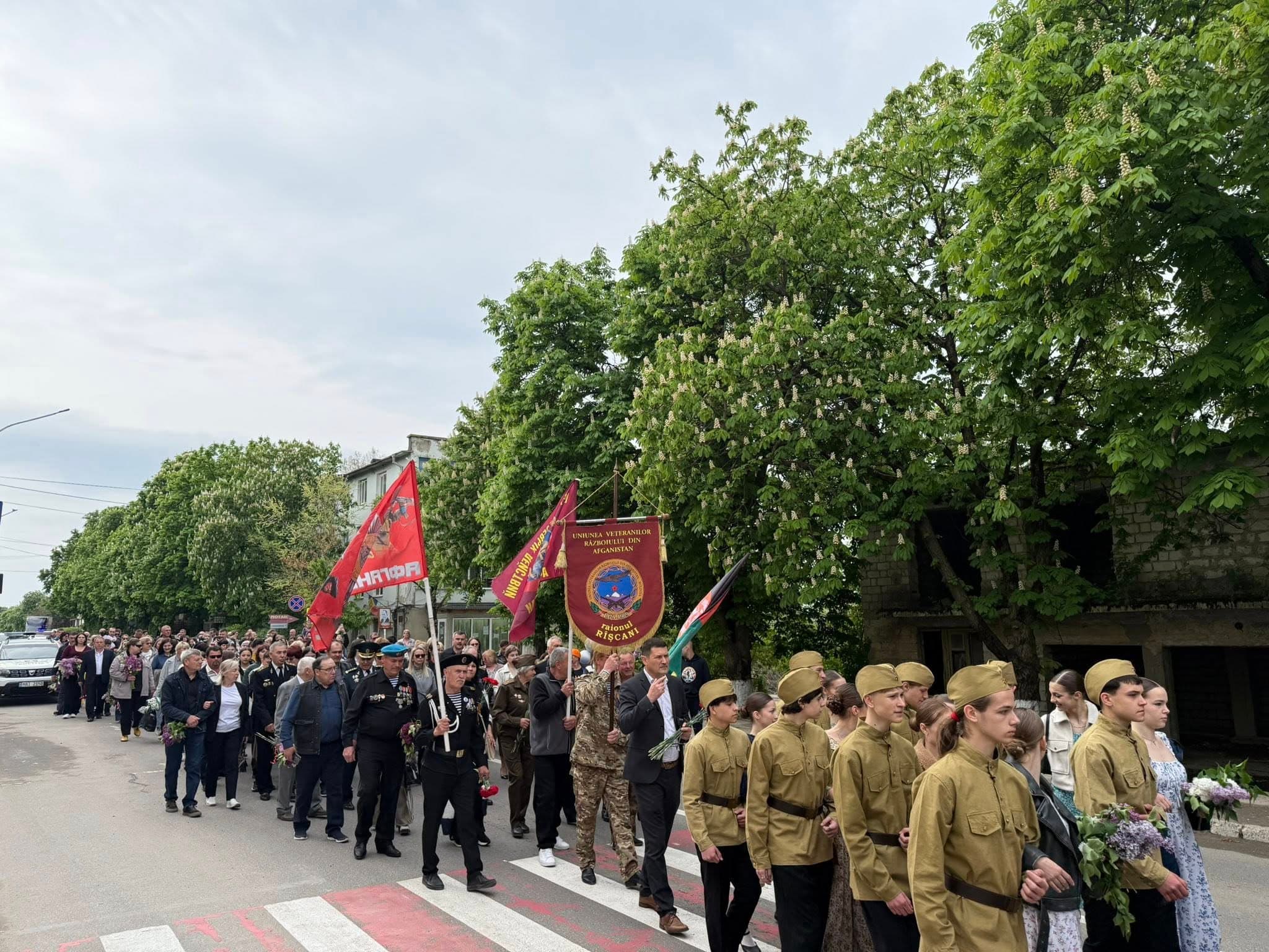 (FOTO) Pe 9 mai, echipele Partidului Nostru din toată țara au omagiat pacea (3)