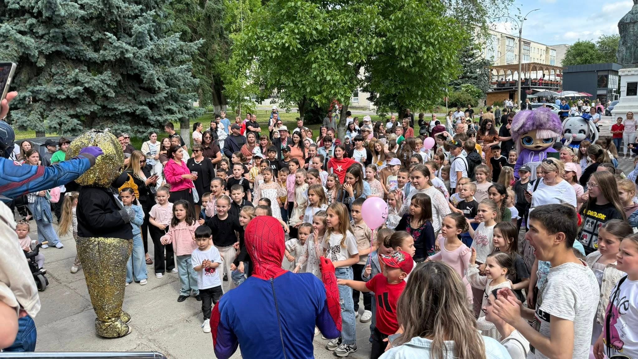 De Ziua Internațională a Copilulu, primarii Partidului Nostru au transformat localitățile în poveși adevărate. Renato Usatîi: Să-i ajutăm pe copii să-și realizeze visele! (30)