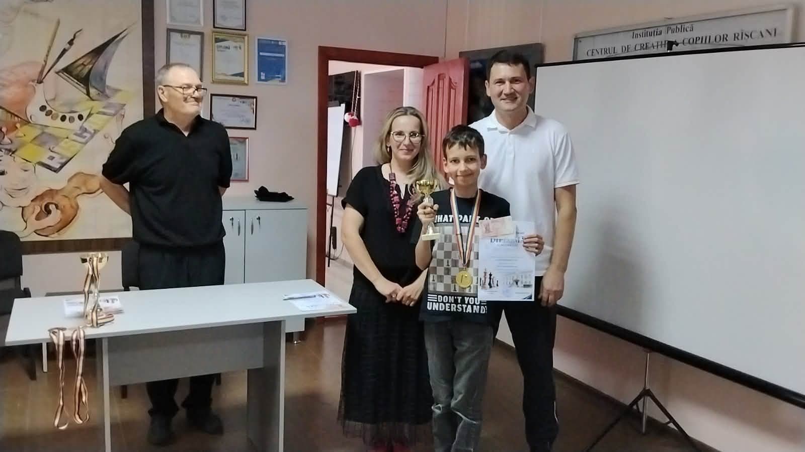Deputații și primarii Partidului Nostru au marcat Hramul la Rîșcani alături de Victor Bogatico și comunitate, într-o zi de sărbătoare cu evenimente sportive, artistice și inaugurarea unei noi biserici de lemn (10)