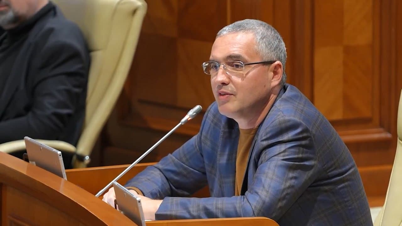 Renato Usatîi: E timpul să schimbăm legea: artiștii, actorii, sportivii, oamenii de afaceri și medicii trebuie să rămână în Parlament și să își continue activitatea profesională!