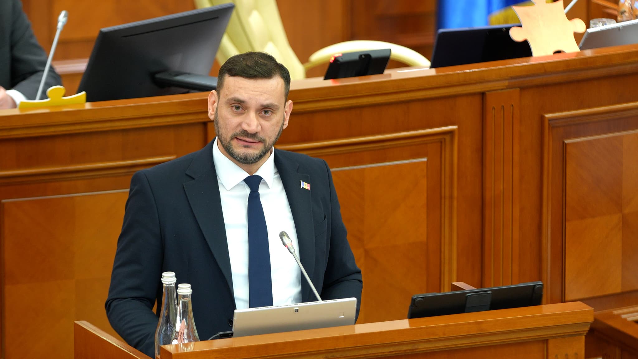 „Protecția socială e doar pe hârtie. Unul din trei moldoveni trăiește în sărăcie”: Partidul Nostru susține moțiunea simplă împotriva politicilor în domeniul social
