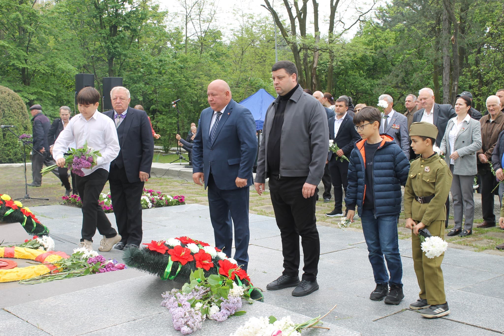 (FOTO) Pe 9 mai, echipele Partidului Nostru din toată țara au omagiat pacea (39)