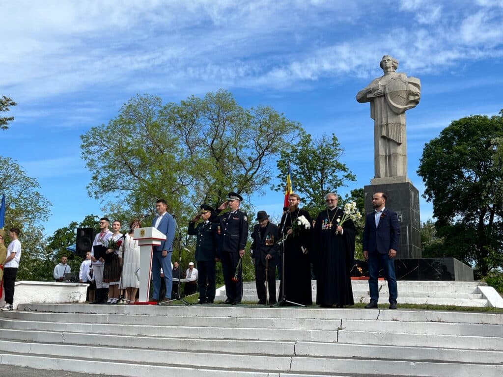 Omagiu eroilor care au învins fascismul (2)