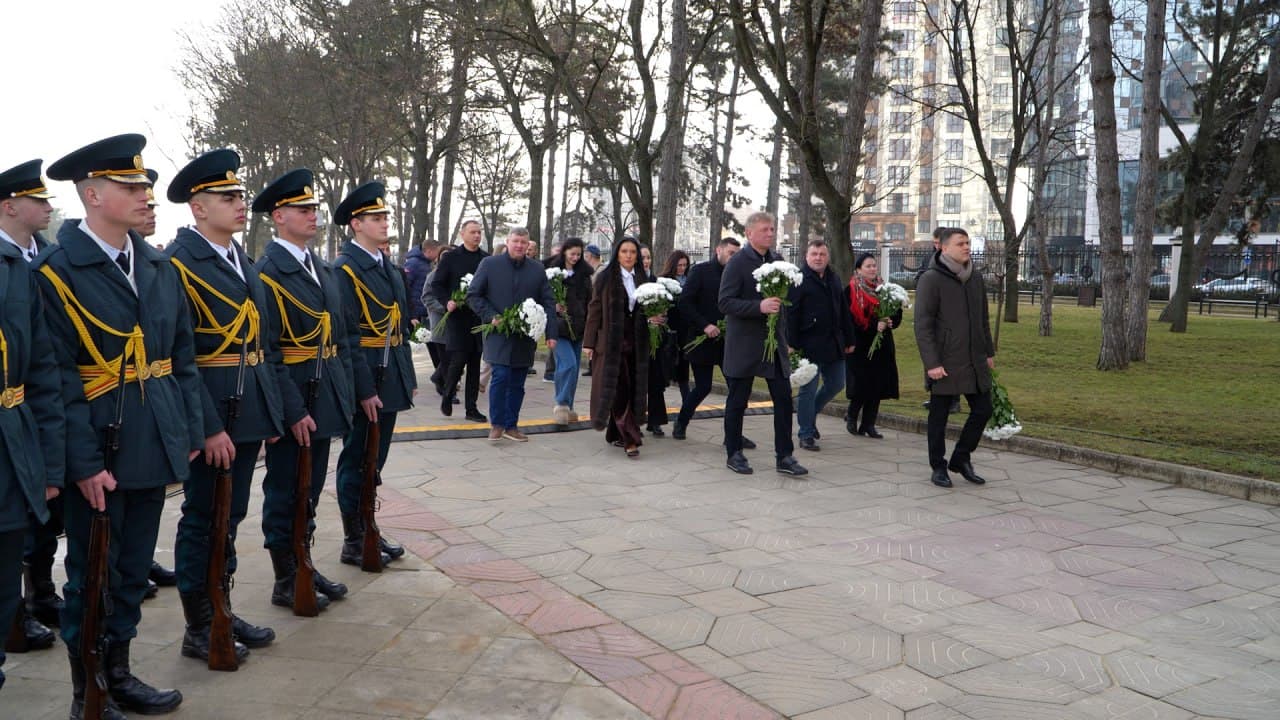 Deputați și alți membri ai echipei Partidului Nostru au omagiat eroii care au luptat pentru independența și integritatea Republicii Moldova  (5)