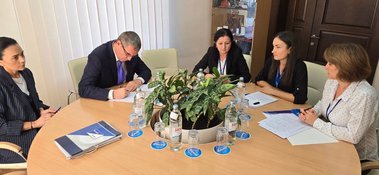Documentele pentru înregistrarea grupului de inițiativă în susținerea lui Renato Usatîi, candidatul Partidului Nostru pentru funcția de președinte al Republicii Moldova, au fost depuse la CEC (2)
