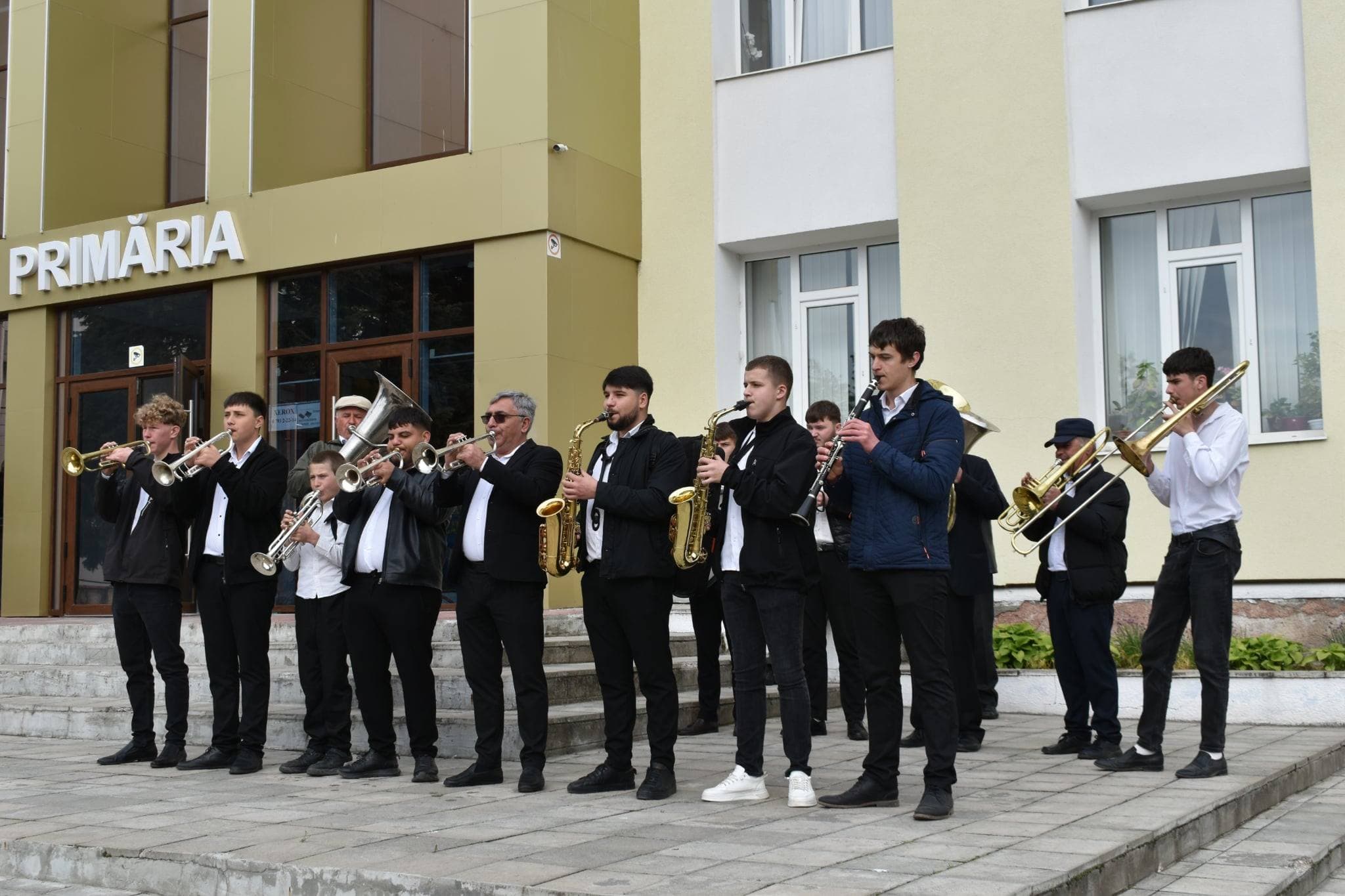 (FOTO) Pe 9 mai, echipele Partidului Nostru din toată țara au omagiat pacea (15)