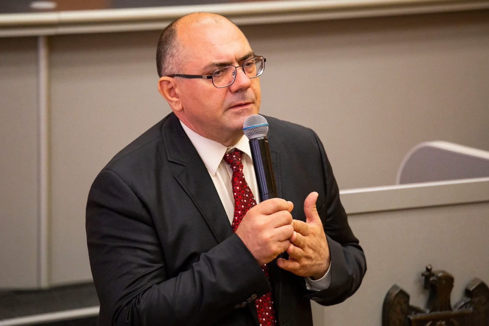 În Bălți au fost omagiate cuplurile care au aniversat 50 și 60 de ani de căsnicie. Primarul din partea Partidului Nostru, Alexandr Petkov: Vă mulțumim pentru exemplul care inspiră! (3)