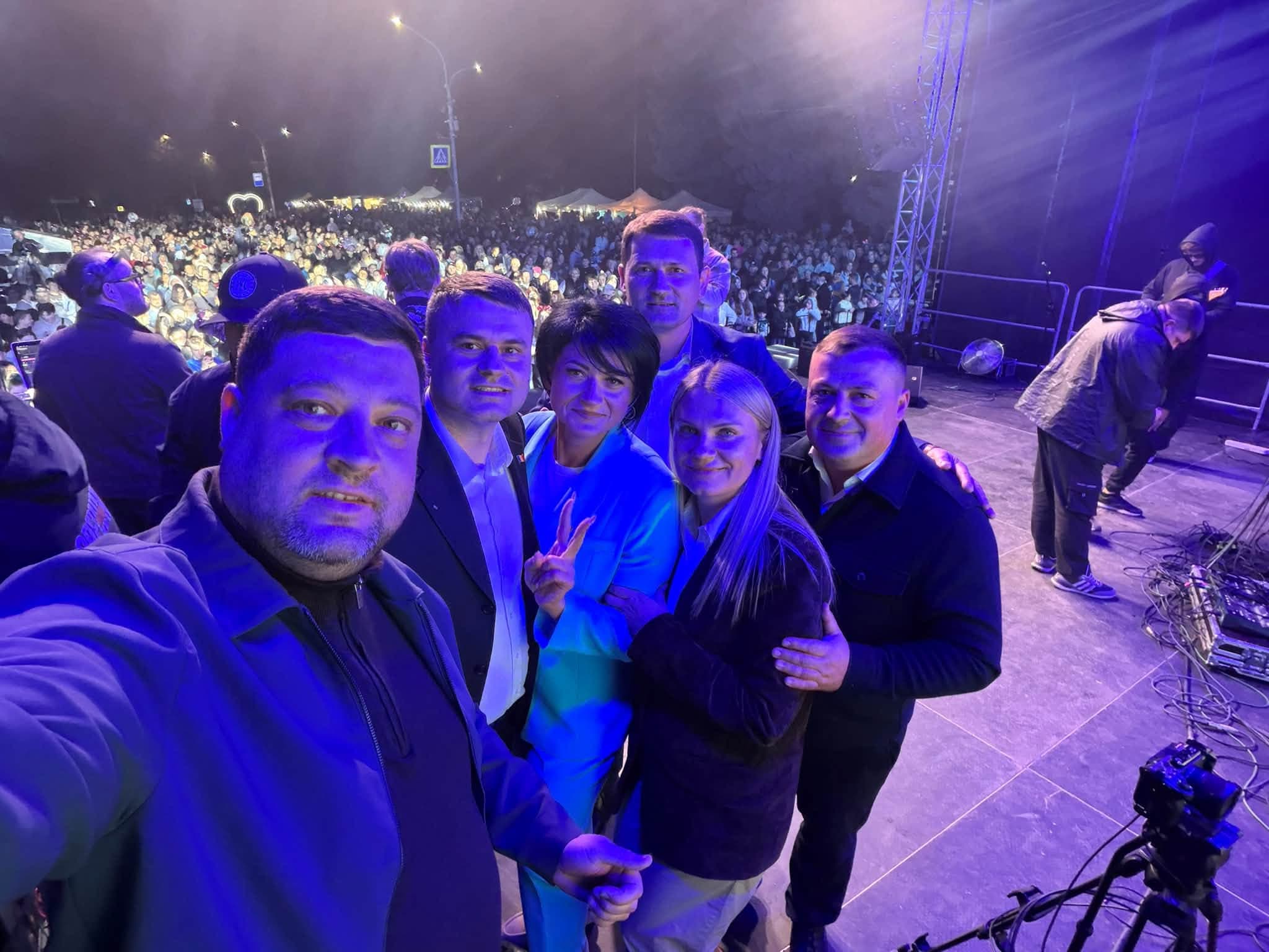 Deputații și primarii Partidului Nostru au marcat Hramul la Rîșcani alături de Victor Bogatico și comunitate, într-o zi de sărbătoare cu evenimente sportive, artistice și inaugurarea unei noi biserici de lemn (8)