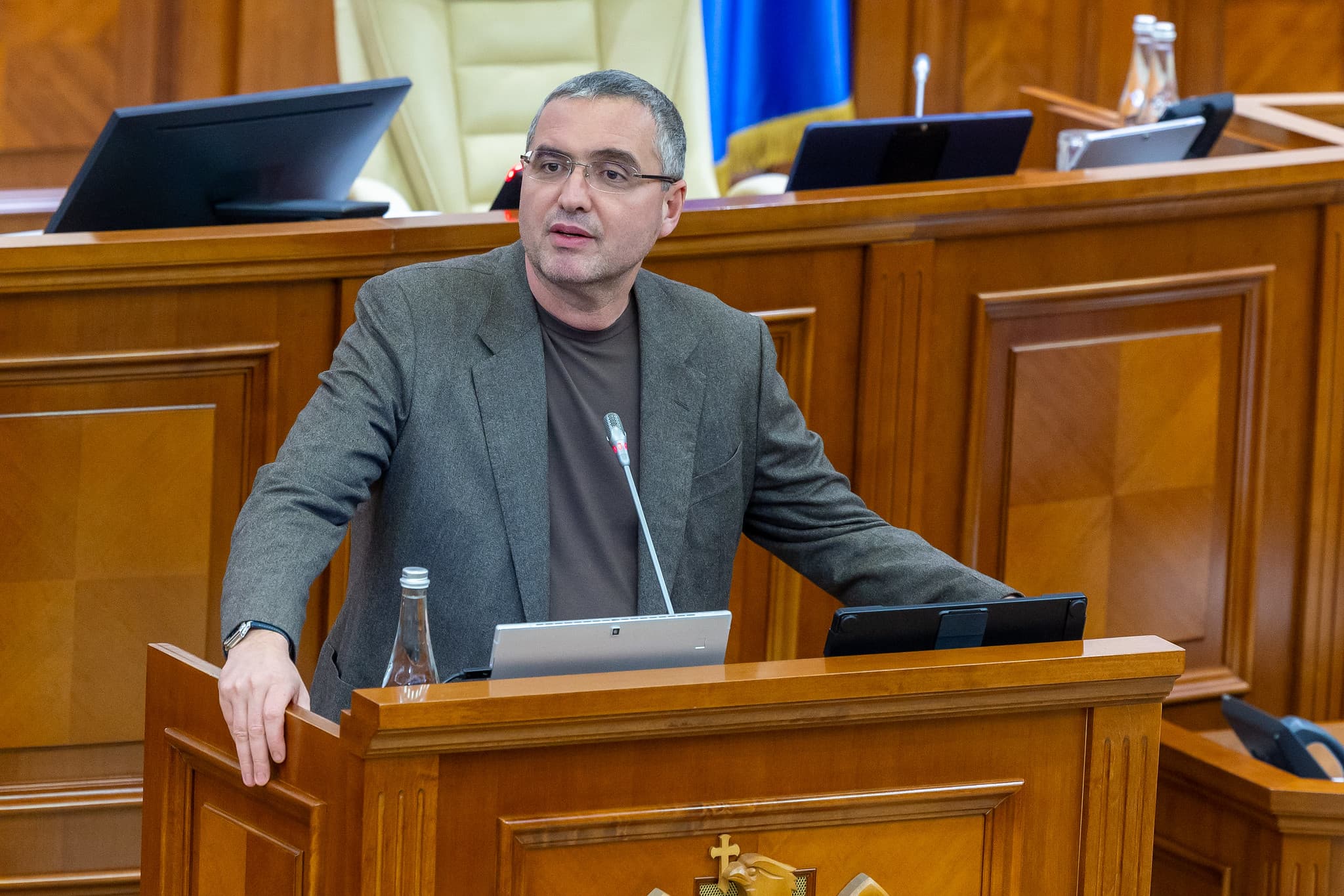 Directorul SIS, prins cu acțiuni de manipulare a unor instituții mass-media pentru a distrage atenția de la cazul ofițerilor SIS reținuți la Moscova