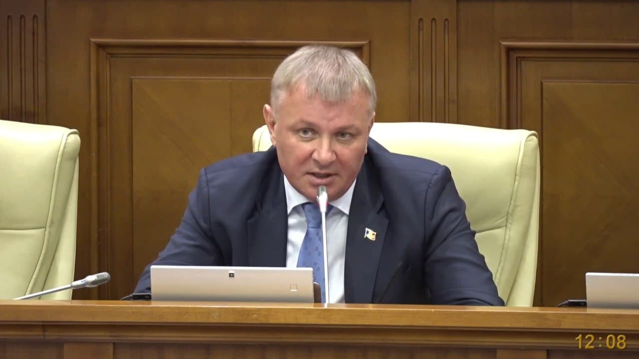 Constantin Cuiumju: proiectul privind securitatea aprovizionării cu produse petroliere ridică întrebări privind stocurile de urgență și riscurile de dependență externă