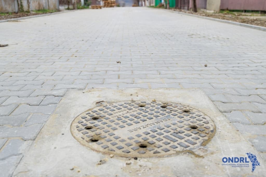 Condiții mai bune de trai pentru 4 000 de locuitori ai orașului Cantemir, condus de primarul Partidului Nostru. A fost finalizat proiectul de extindere a rețelei de canalizare și construcție a stației de pompare (4)