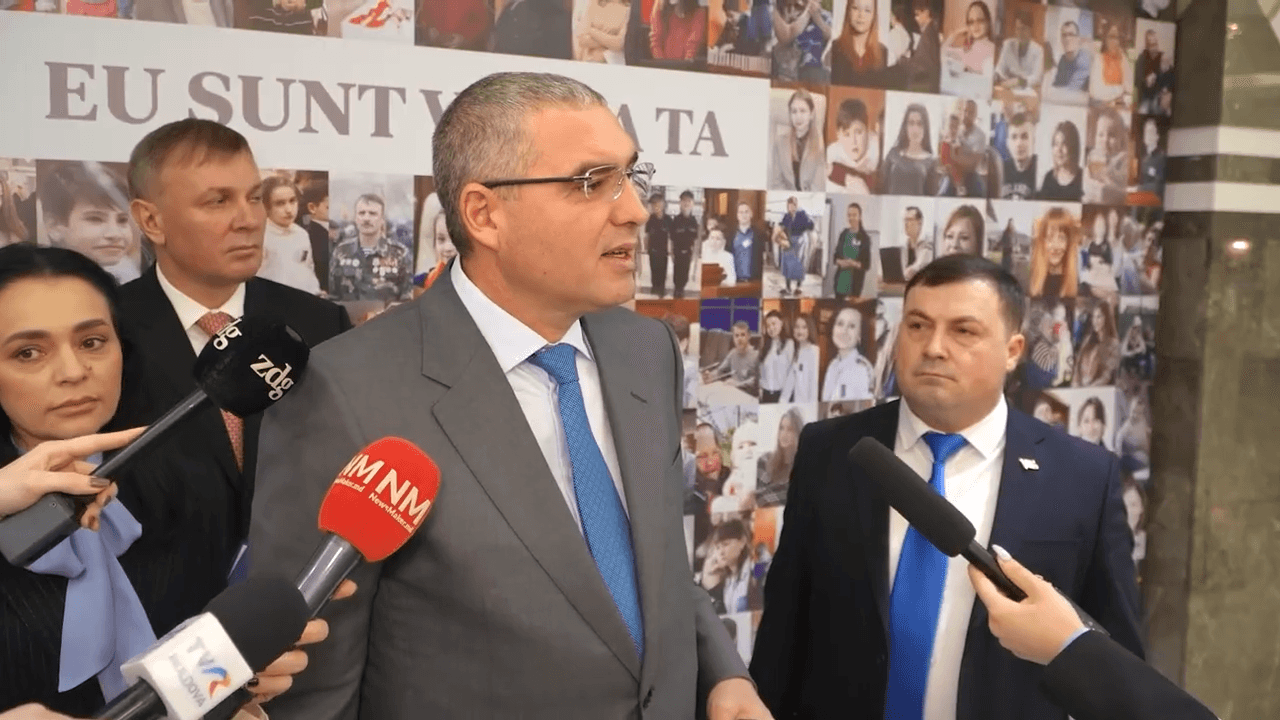 Renato Usatîi anunță înregistrarea unui proiect de lege privind extinderea la un an a termenului de aflare în Moldova a mașinilor înmatriculate peste hotare, după modelul UE.