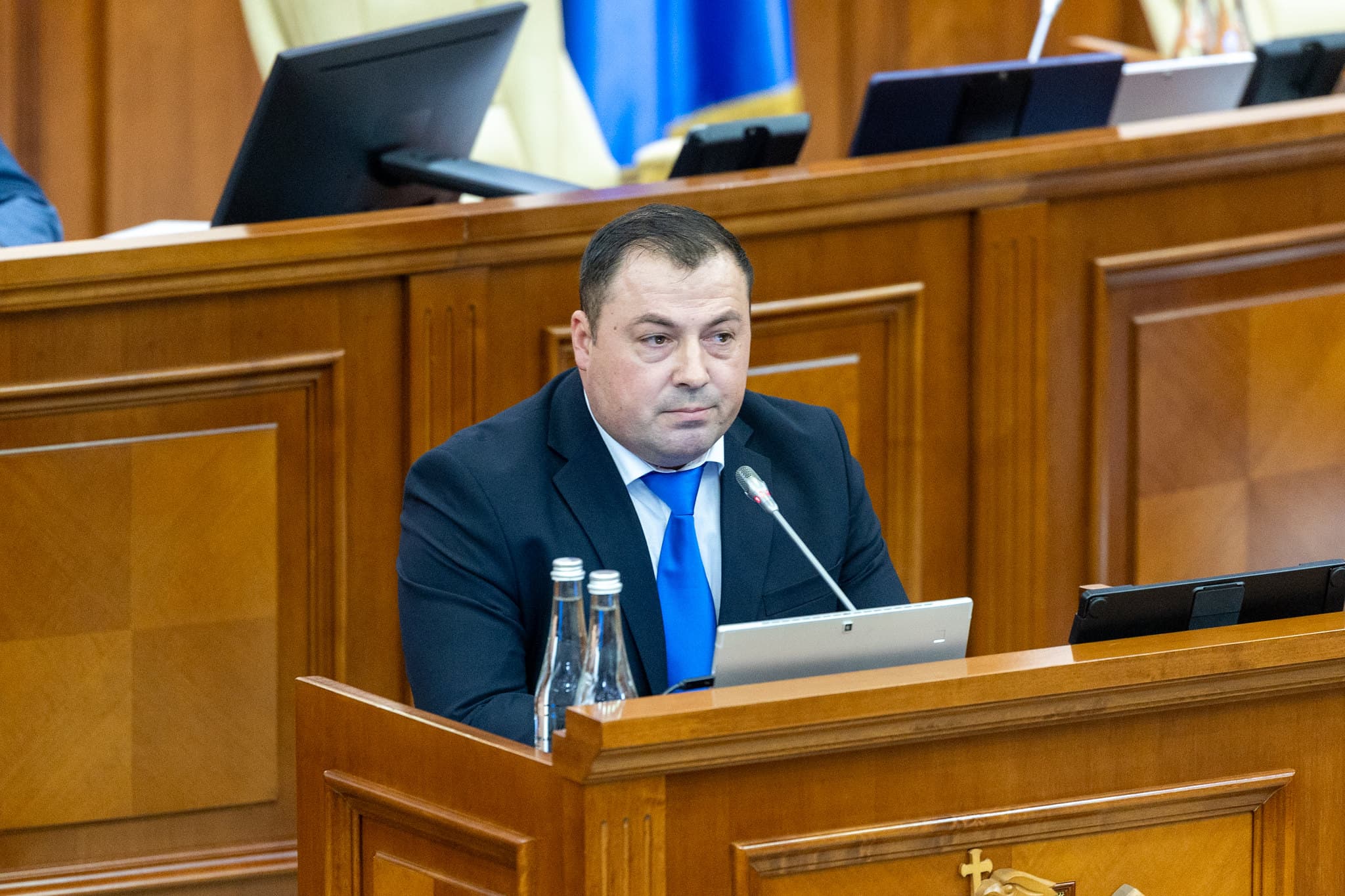 Serghei Ivanov, în Parlament: „Investițiile trebuie făcute acolo unde banii se întorc în economie. Ajunge cu imitațiile și cinismul!”