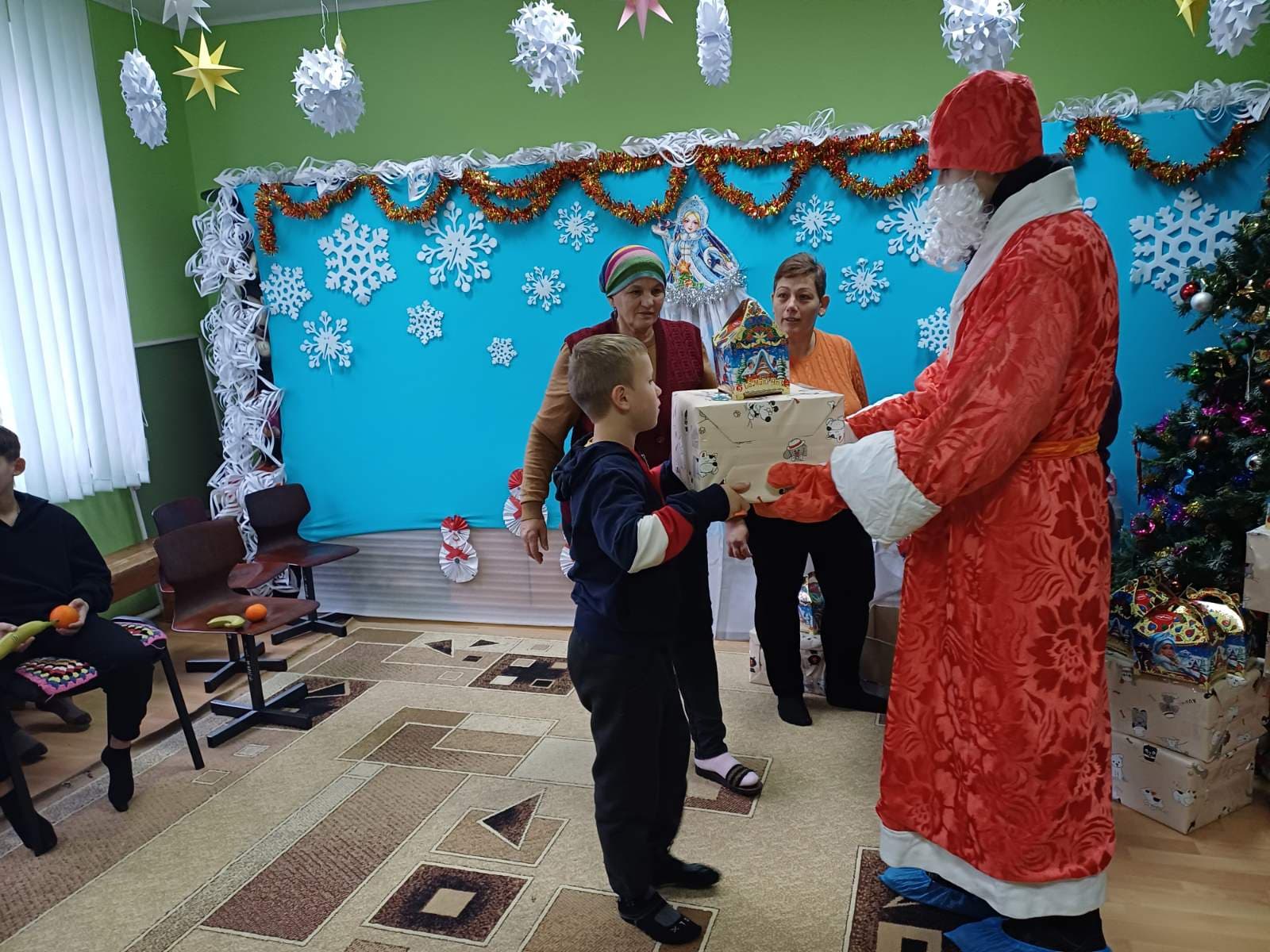 (FOTO) Orașele și satele conduse de primarii Partidului Nostru, pregătite frumos pentru sărbători! (21)