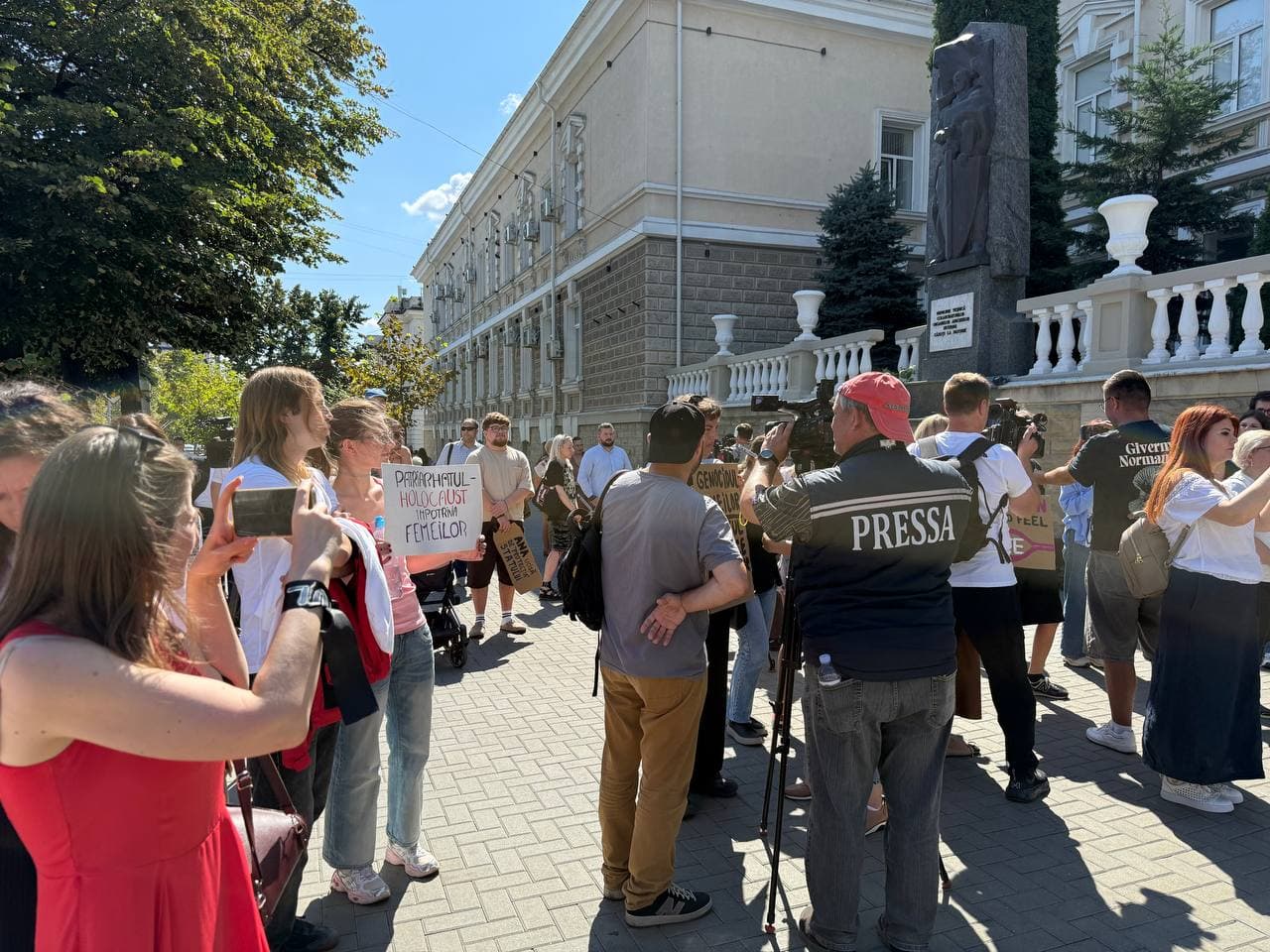 Partidul Nostru este alături de participanții la protestul împotriva violenței domestice și cere demisia miniștrilor Justiției și Afacerilor Interne: „Inacțiunea și indiferența ucid la fel de mult ca violența!” (5)