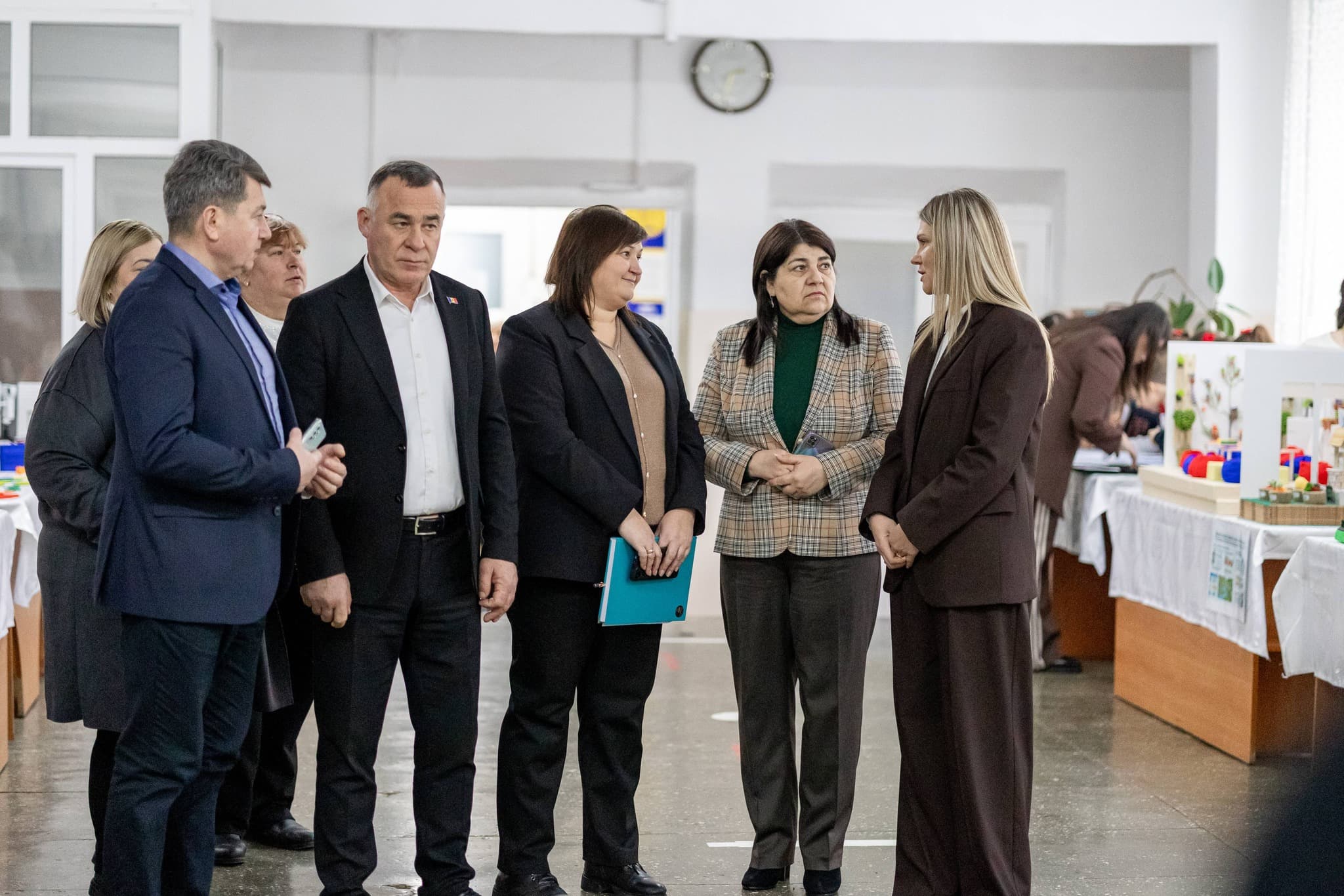 Laboratoare moderne, inaugurate la liceul „Mihai Eminescu” din Drochia. Primarul Nina Cereteu: Copiii din Drochia merită condiții de studii la standarde internaționale (9)