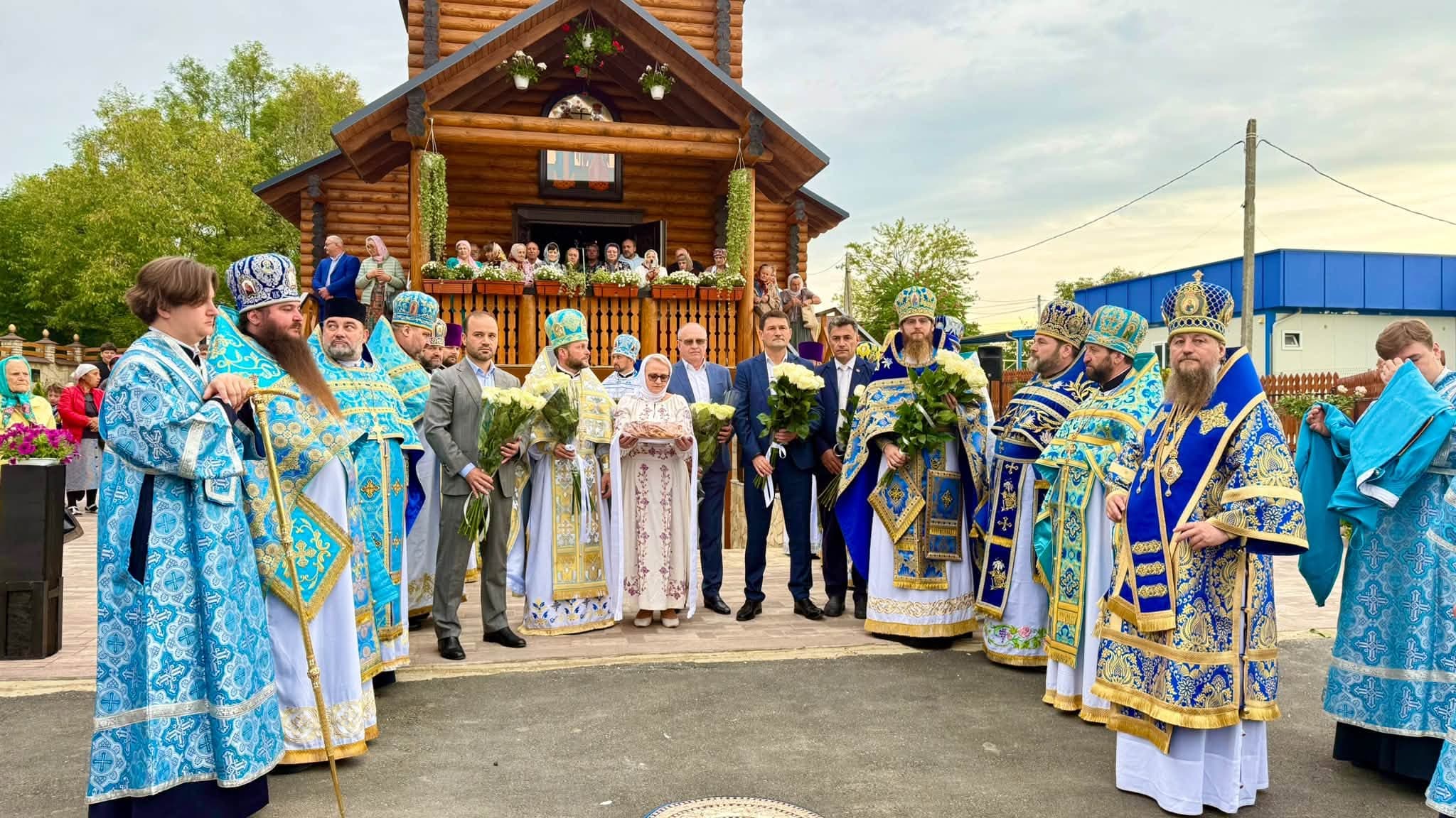 Deputații și primarii Partidului Nostru au marcat Hramul la Rîșcani alături de Victor Bogatico și comunitate, într-o zi de sărbătoare cu evenimente sportive, artistice și inaugurarea unei noi biserici de lemn (19)