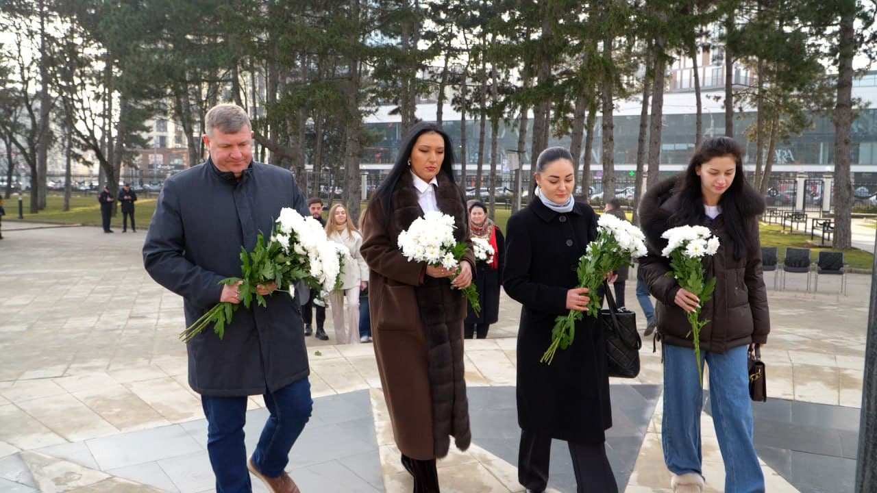 Deputați și alți membri ai echipei Partidului Nostru au omagiat eroii care au luptat pentru independența și integritatea Republicii Moldova  (2)