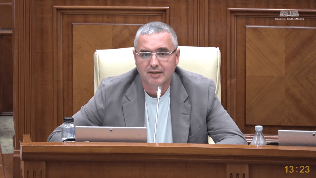 Renato Usatîi l-a întrebat pe Vasile Tofan care sunt primele trei taxe sau bariere birocratice pe care le va elimina