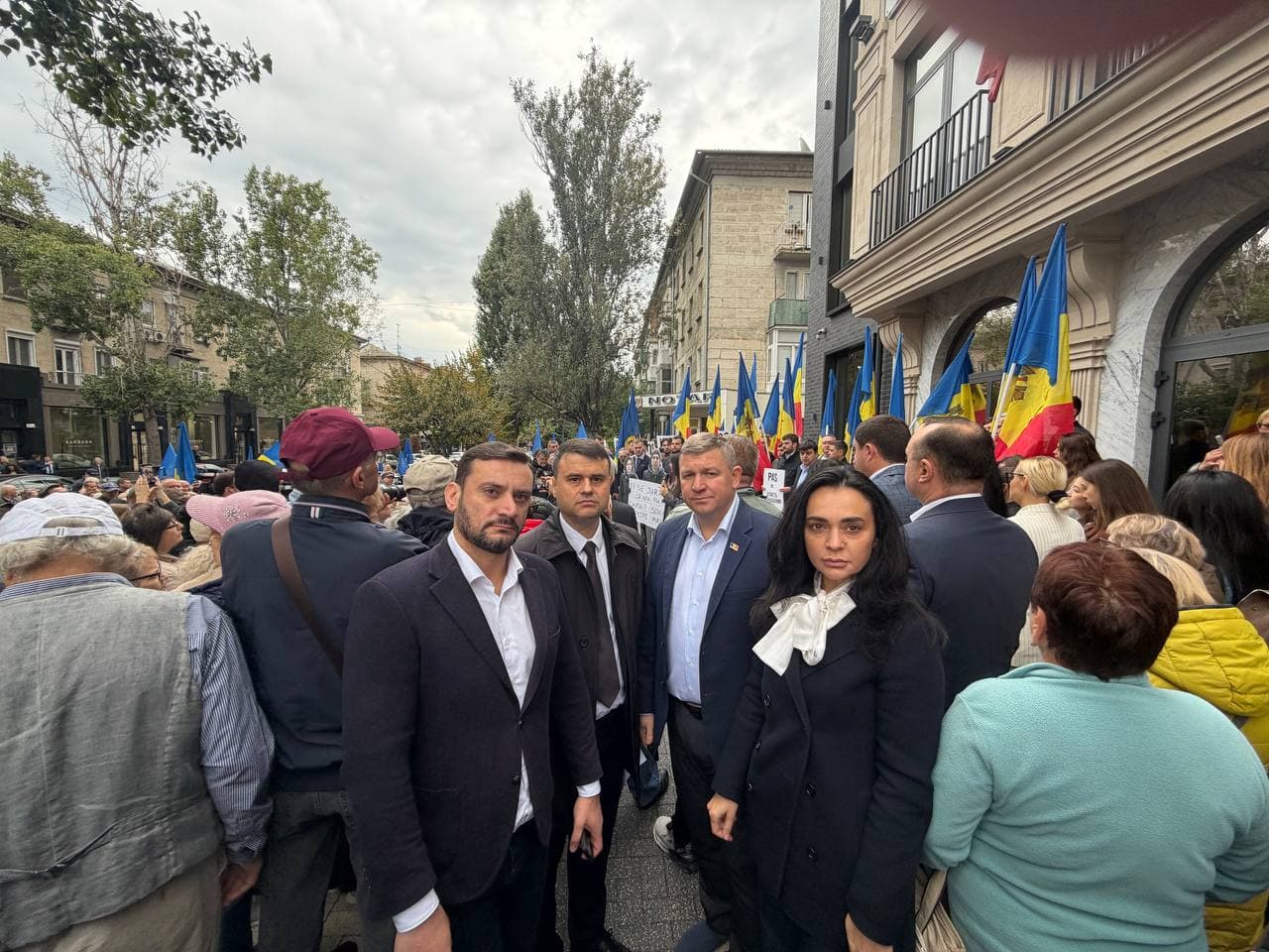 La protestul împotriva creșterii tarifelor, Fracțiunea Partidului Nostru cere demisia directorului Energocom și un audit al strategiei de achiziții