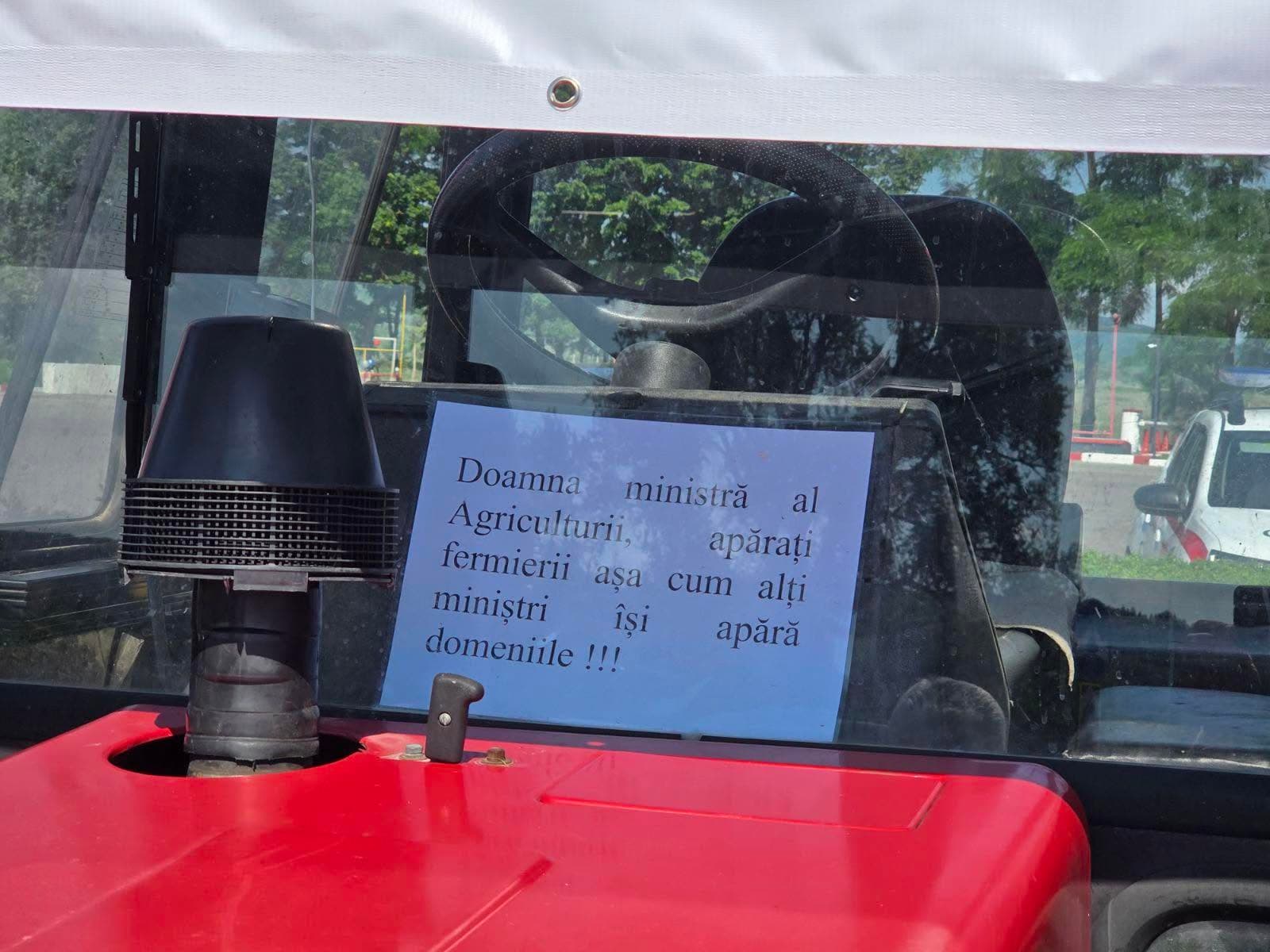 Agricultorii din Fălești au ieșit la protest. Deputatul Partidului Nostru Serghei Ivanov: „Noua politică fiscală poate îngropa fermele moldovenilor!” (1)