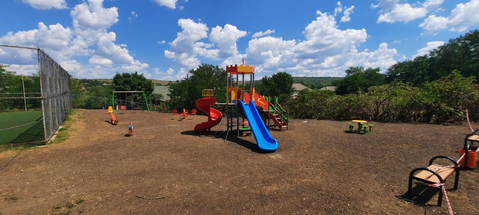 Inaugurarea terenului de joacă în satul Musteața, raionul Fălești. Primarul Valeriu Bejenari: Mulțumim lui Renato Usatîi pentru grija sinceră față de copiii noștri!  (3)