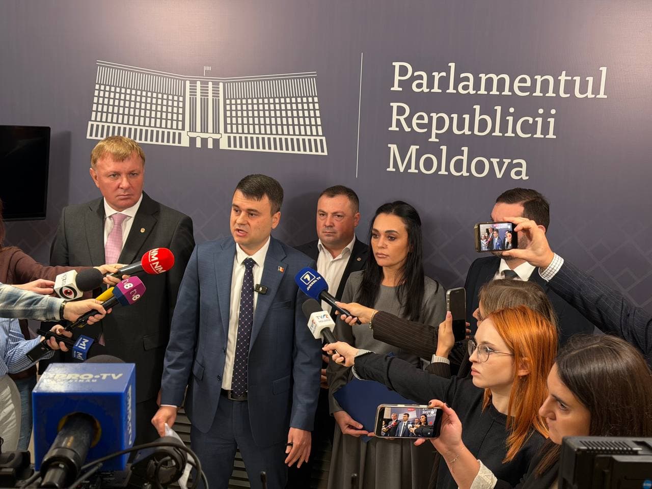 Partidul Nostru cere audierea șefilor instituțiilor responsabile de securitatea cibernetică, după atacul fără precedent. Alexandr Berlinschii: „Demisiile nu înseamnă lipsă de răspundere”