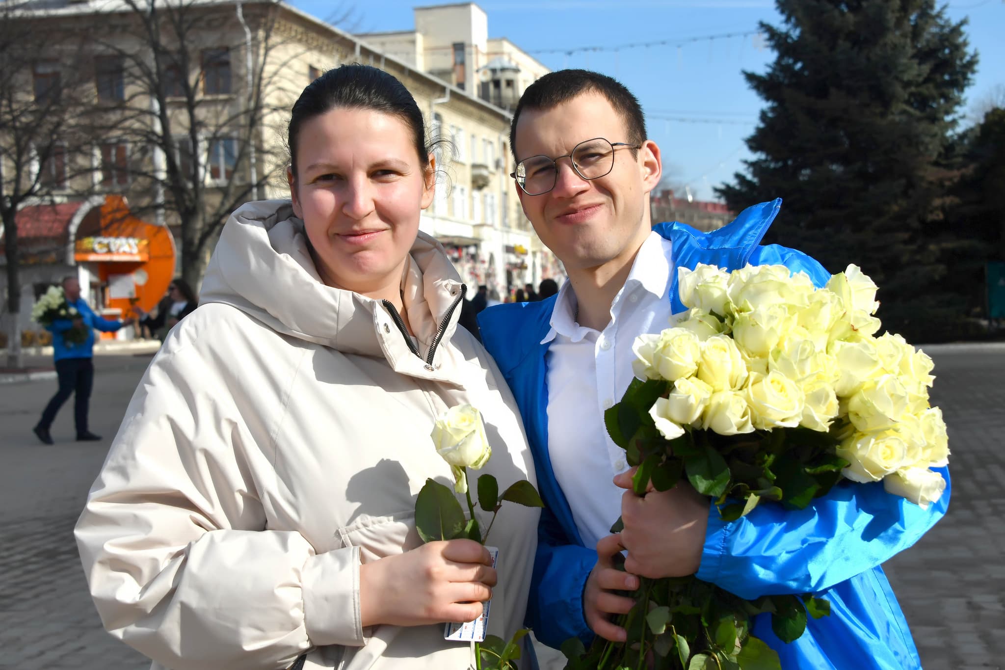 Bărbații Partidului Nostru au felicitat femeile de 8 Martie în toată țara. Renato Usatîi: „Voi sunteți lumina și echilibrul vieților noastre, vă mulțumim!” (15)
