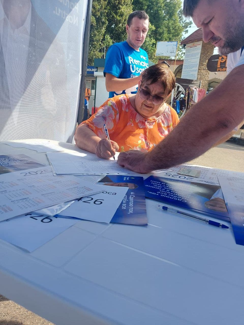 Oamenii din întreaga țară semnează activ pentru susținerea candidaturii lui Renato Usatîi la funcția de președinte al Republicii Moldova (3)