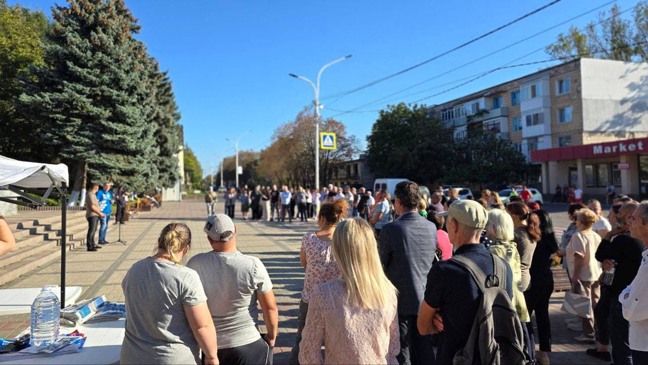 Renato Usatîi la întâlnirea din Rîșcani: „Țara trebuie să înceapă să câștige bani, asta va deschide calea pentru investiții în toate domeniile” (1)