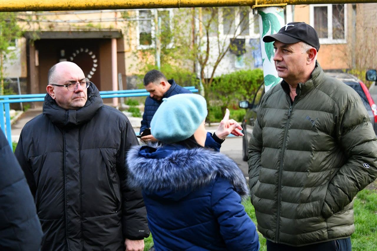 Echipa Partidului Nostru și primarul de Bălți, Alexandr Petkov, au discutat cu locuitorii cartierului „Rândunica” despre reparația străzilor și planurile de dezvoltare a orașului (1)