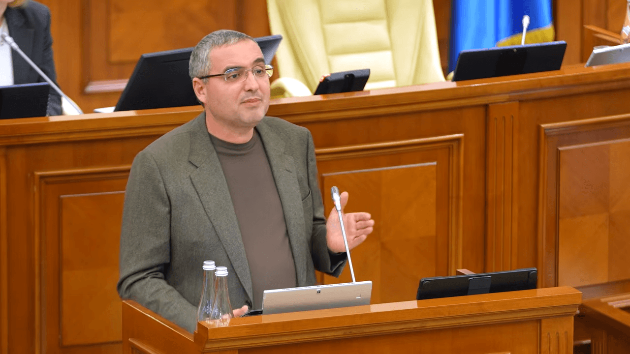 Renato Usatîi: Ascultând declarațiile ministrului Energiei și ale deputaților de la guvernare, ai impresia că trebuie să începem calendarul din momentul în care PAS a venit la guvernare și a «adus lumină» în țară — nu de la nașterea lui Isus Hristos sau facerea lumii!  