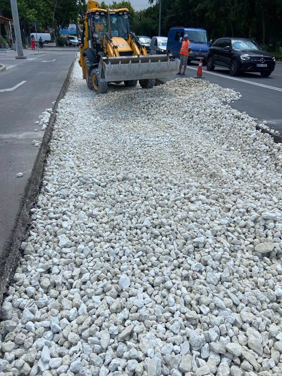 La Bălți, în timpul lucrărilor de reparație au fost depistate nereguli grave în construcția drumurilor. Primarul din partea Partidului Nostru, Alexandr Petkov: „O asemenea atitudine față de oraș este o crimă!” (2)