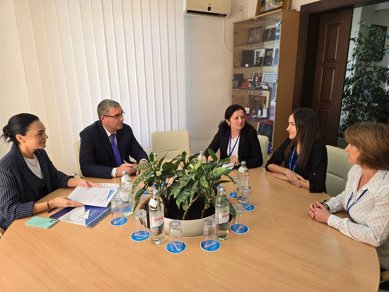 Documentele pentru înregistrarea grupului de inițiativă în susținerea lui Renato Usatîi, candidatul Partidului Nostru pentru funcția de președinte al Republicii Moldova, au fost depuse la CEC (1)