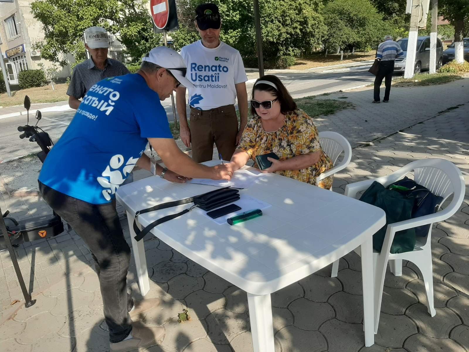 Mobilizare în capitală și în centrele raionale pentru Renato Usatîi: Colectarea semnăturilor continuă (5)