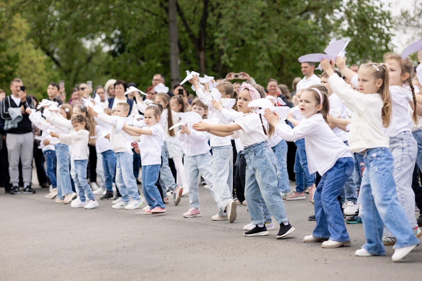 (FOTO) Pe 9 mai, echipele Partidului Nostru din toată țara au omagiat pacea (11)