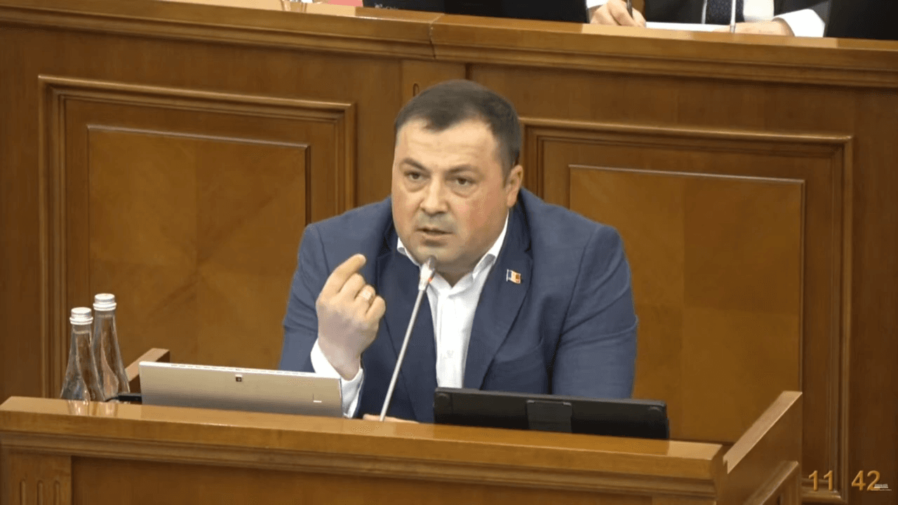 Serghei Ivanov, deputat al Partidului Nostru, demască incompetența deputatului PAS, Alexandr Trubca: Nu știți diferența între selecție și multiplicare, dar lansați acuzații