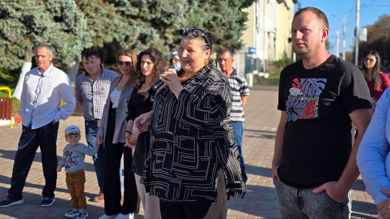 Renato Usatîi la întâlnirea din Rîșcani: „Țara trebuie să înceapă să câștige bani, asta va deschide calea pentru investiții în toate domeniile” (3)