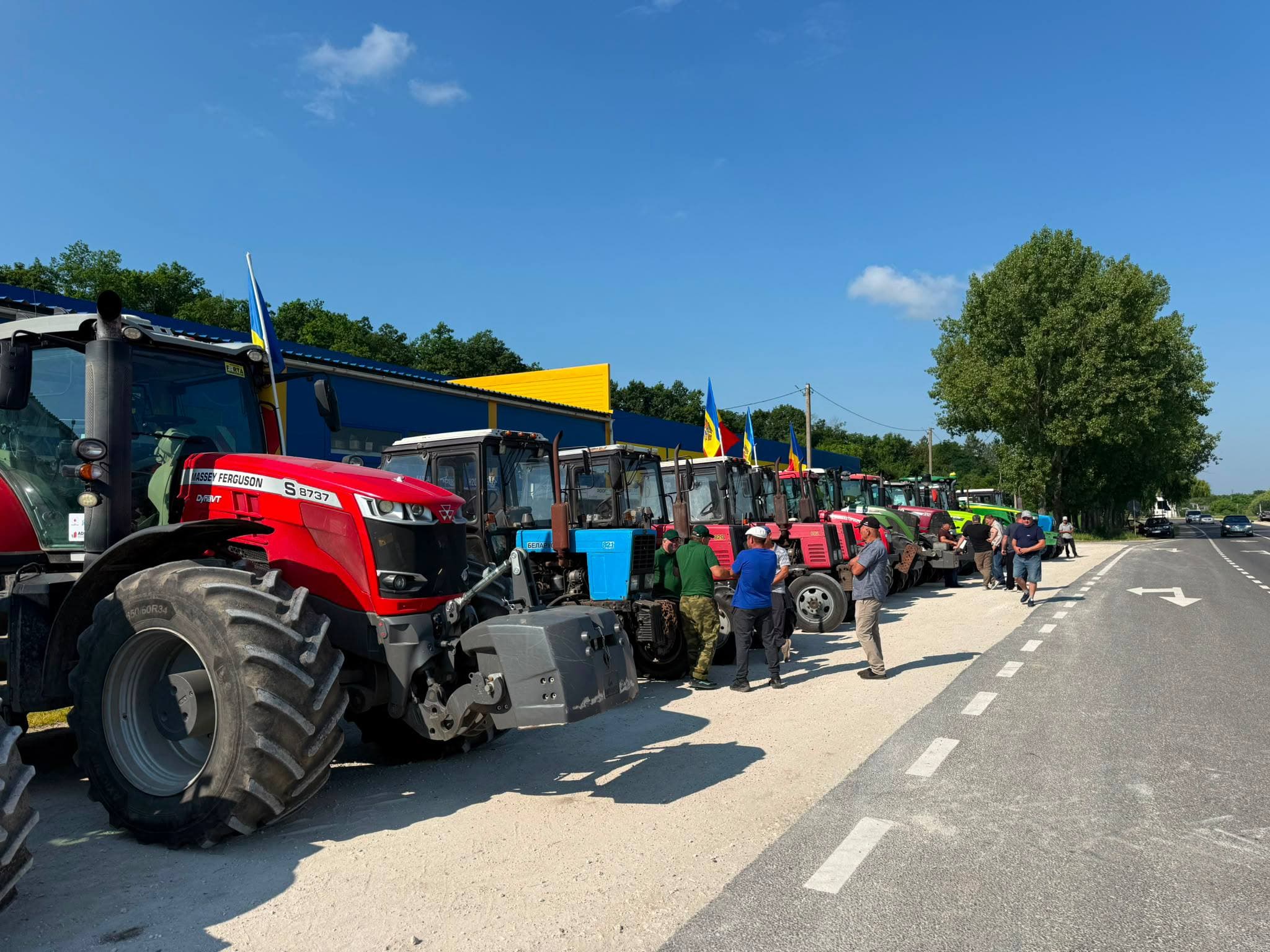 Agricultorii din Fălești au ieșit la protest. Deputatul Partidului Nostru Serghei Ivanov: „Noua politică fiscală poate îngropa fermele moldovenilor!”
