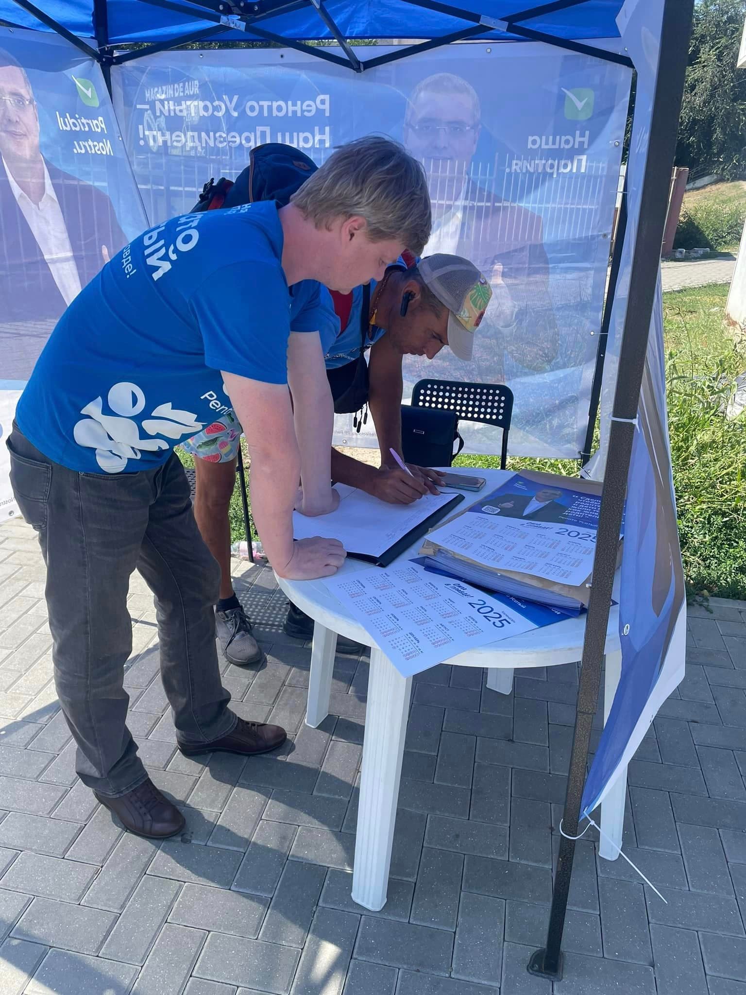 Mobilizare în capitală și în centrele raionale pentru Renato Usatîi: Colectarea semnăturilor continuă (1)