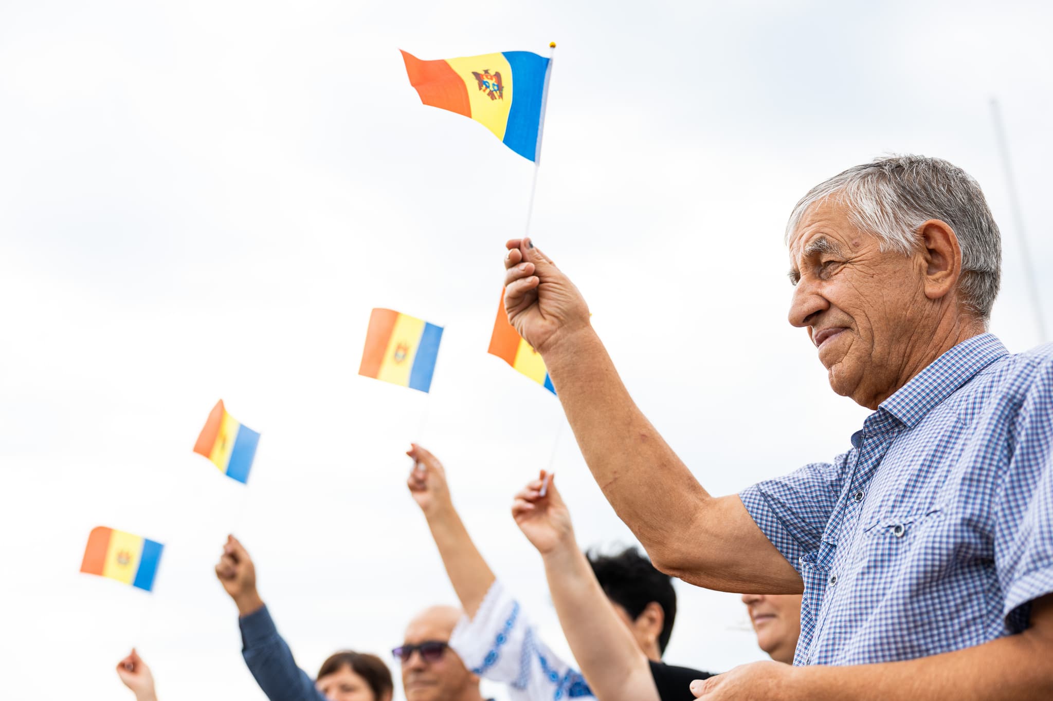 De Ziua Independenței, Renato Usatîi a arborat un drapel imens pe cel mai înalt punct geografic din Republica Moldova – dealul de la Bălănești  (5)
