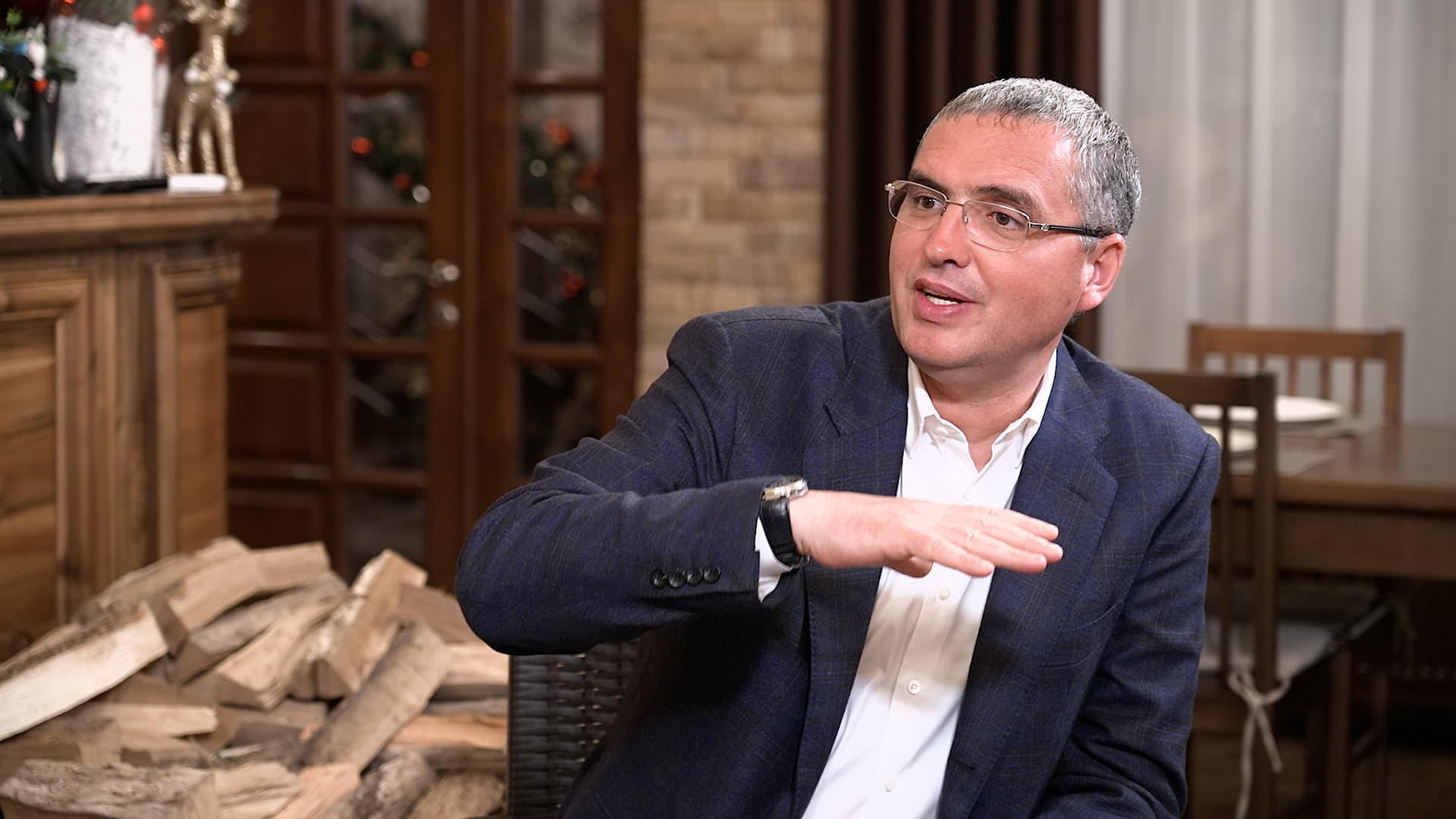 CHAIRMAN OF "OUR PARTY" RENATO USATII PROPOSES TO USE CURRENCY RESERVES FOR ECONOMY AND SUPPORT OF CITIZENS