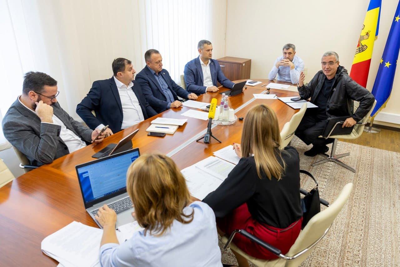 Renato Usatîi cere explicații privind absența instituțiilor moldovenești de la forumurile internaționale de securitate cibernetică: „Cum luptăm cu escrocii online dacă lipsim de acolo unde deja există soluții?!”