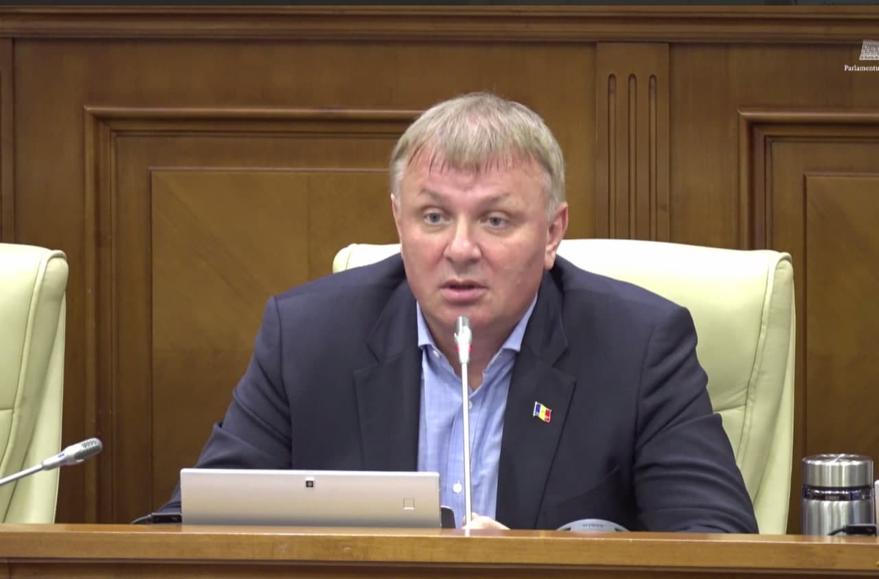 Deputatul Constantin Cuiumju critică dur proiectul privind cartelele SIM: „O lege absolut ineficientă”